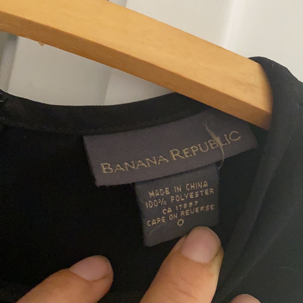 Perfect little black dress - Banana Republic - Picture 2 of 5